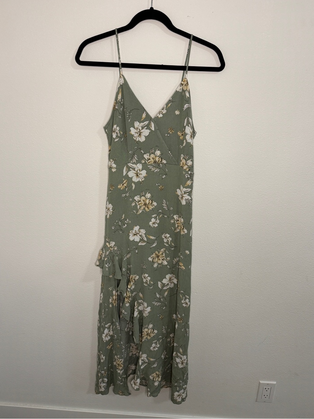 Olivia Grey Sage Floral Midi Dress Medium Faux Wrap Side Slit Ruffle Hem